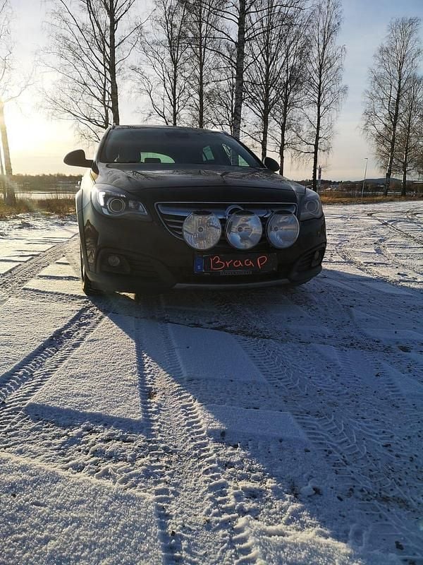 Dark brun metallic Begagnad 2015 Opel Insignia Country Tourer Business Edition Kombi | 89 900 kr (Marknadspris) - Bild 1/4