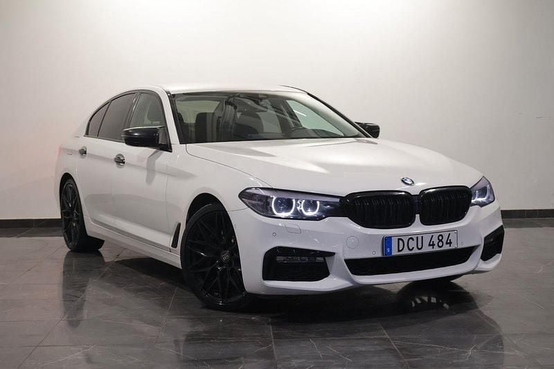 Begagnad 2018 BMW 530e iPerformance Sedan | 219 000 kr (Superpris) - Bild 1/4
