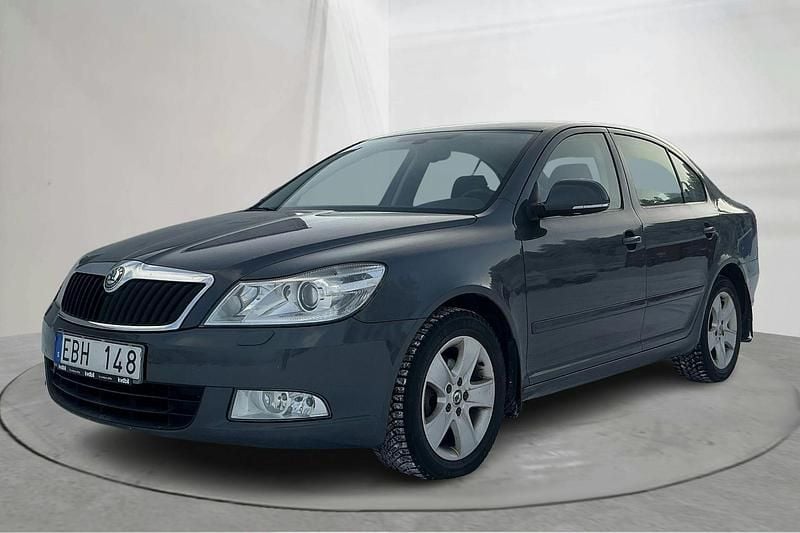 Mörkgrå Begagnad 2010 Skoda Octavia | 42 000 kr (Bra pris) - Bild 1/4