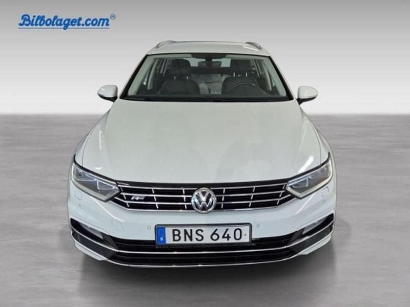 Vit Begagnad 2016 VW Passat Kombi | 169 000 kr (Marknadspris) - Bild 1/4