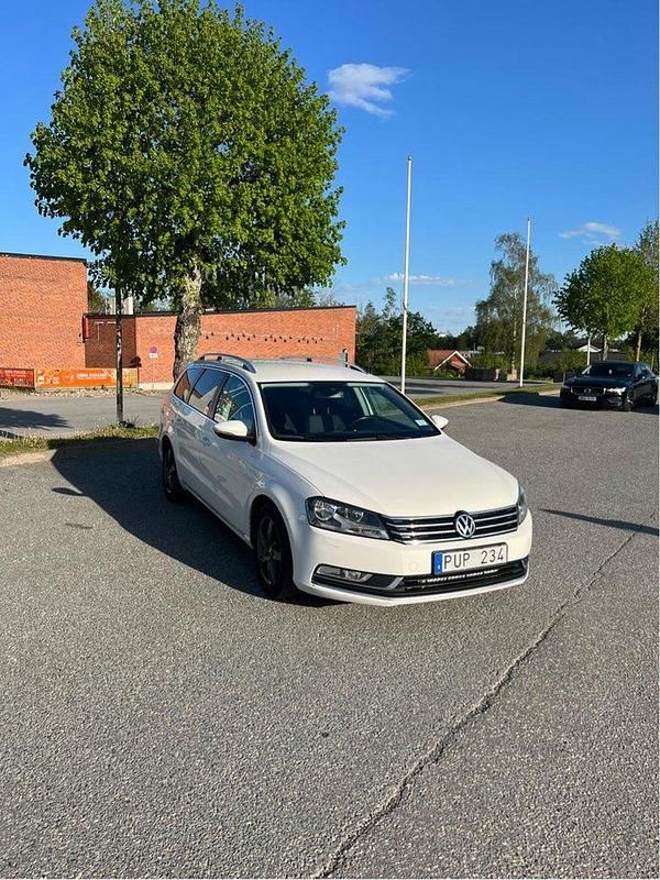 Vit Begagnad 2013 VW Passat Kombi | 49 000 kr (Bra pris) - Bild 1/4