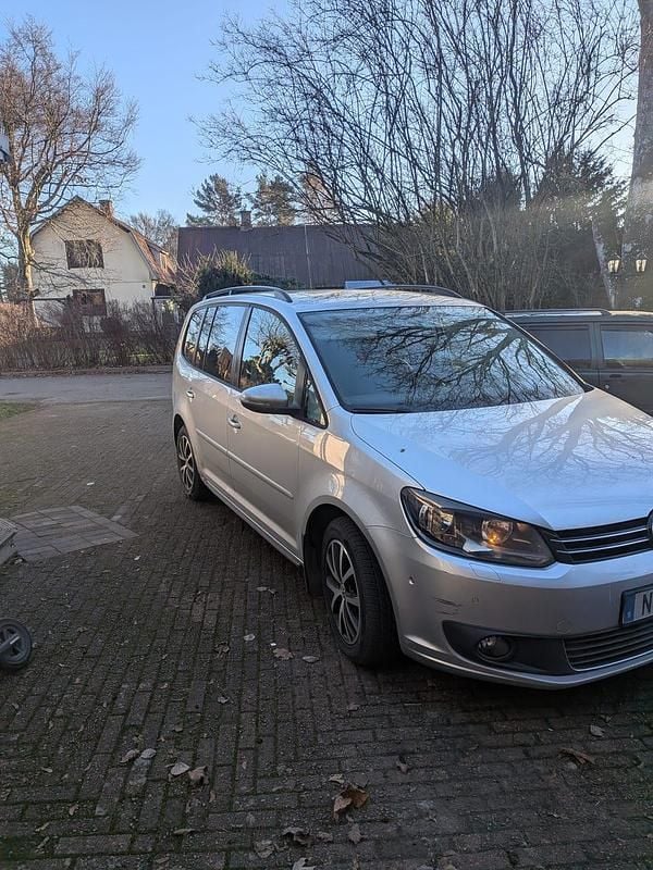 Begagnad VW Touran 140 HK (102 kW) 2014 Minibuss