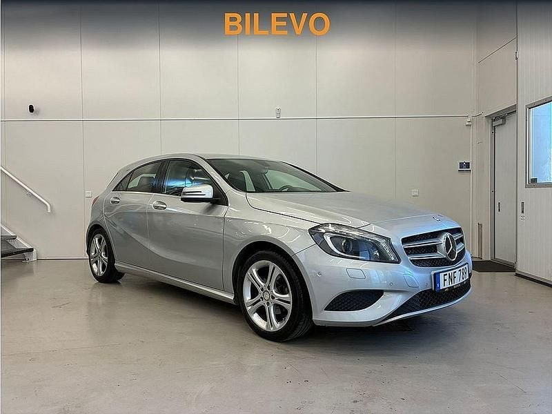 Silver Begagnad 2014 Mercedes A180 Halvkombi | 114 800 kr (Marknadspris) - Bild 1/4