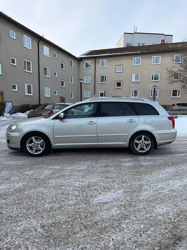 Begagnad Toyota Avensis 163 HK (119 kW) 2008 Kombi