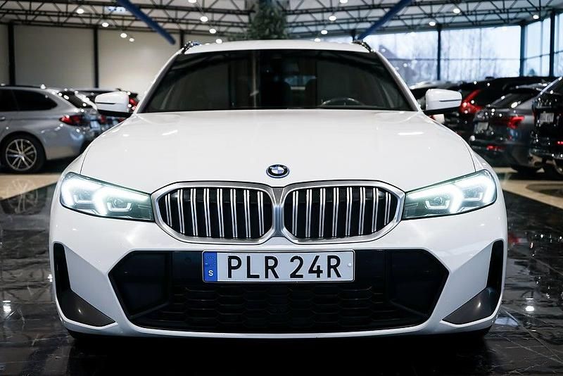 Begagnad BMW 330e M Sport 184 HK (135 kW) 2022 Vit Kombi