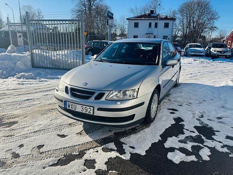 Begagnad Saab 9-3 Linear 150 HK (110 kW) 2005 Silver metallic Sedan