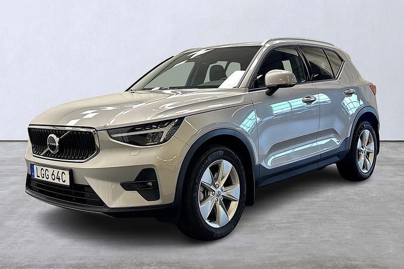Begagnad 2024 Volvo XC40 SUV | 349 900 kr (Marknadspris) - Bild 1/4