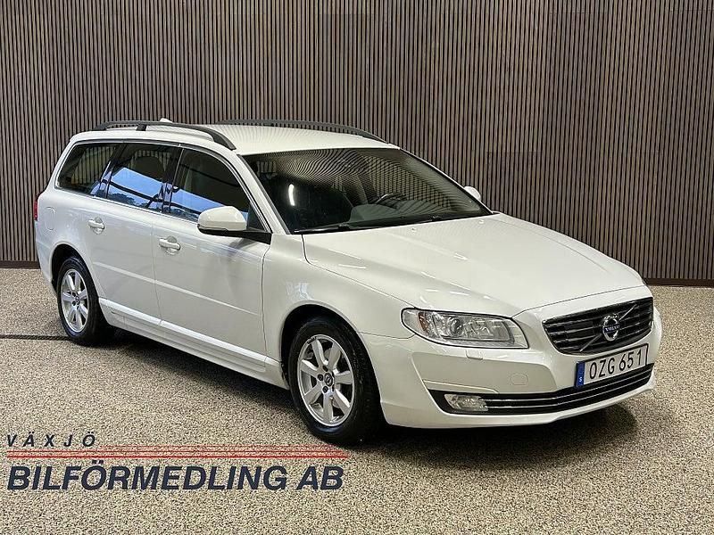 Vit Begagnad 2015 Volvo V70 Momentum Kombi | 119 900 kr (Marknadspris) - Bild 1/4