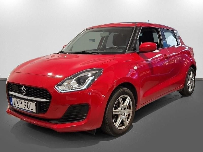 Röd Begagnad 2021 Suzuki Swift Halvkombi | 159 900 kr (Bra pris) - Bild 1/4