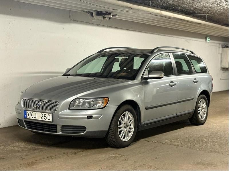 Blå Begagnad 2005 Volvo V50 Kinetic Kombi | 19 900 kr (Marknadspris) - Bild 1/4