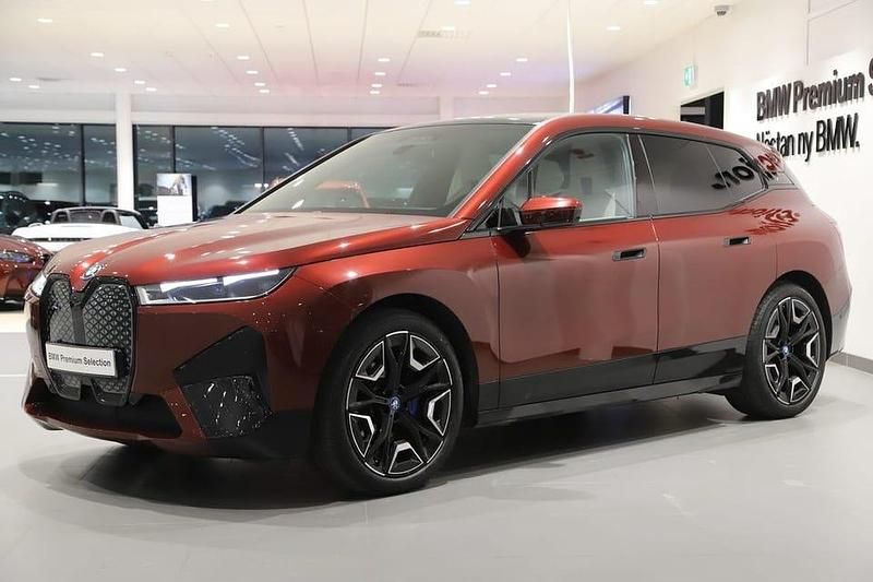 Begagnad BMW iX Comfort Edition 242 kW (330 HK) 2023 Röd SUV