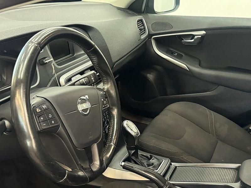 Begagnad Volvo V40 Kinetic 150 HK (110 kW) 2013 Blå Halvkombi