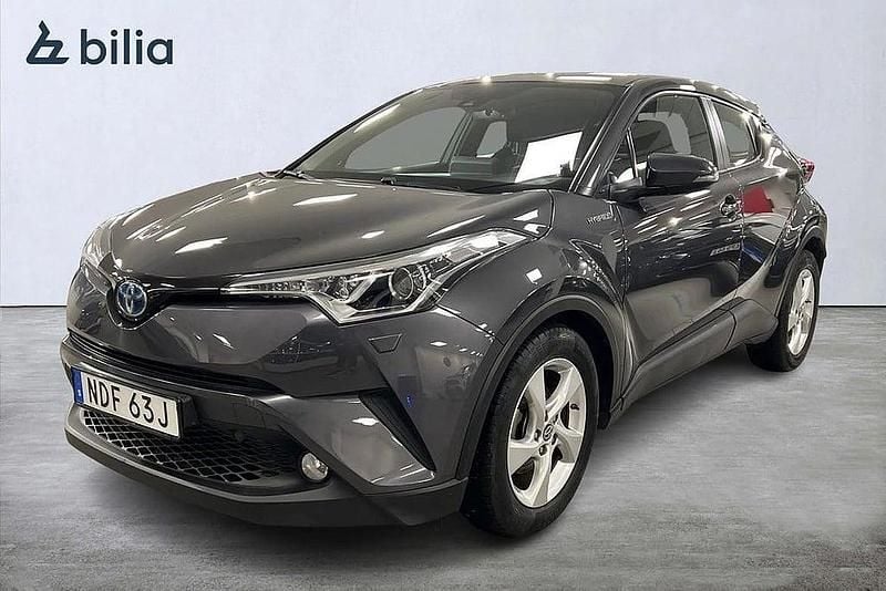 Mörkgrå Begagnad 2019 Toyota C-HR Active SUV | 209 900 kr (Bra pris) - Bild 1/3