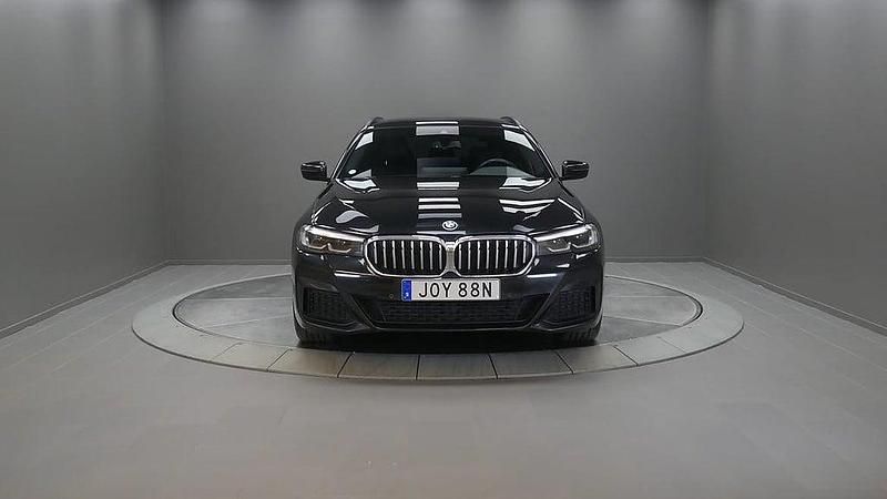 Begagnad BMW 530e M Sport 184 HK (135 kW) 2022 Svart Kombi