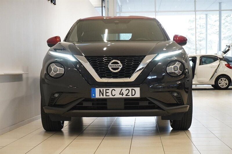 Begagnad Nissan Juke N-Connecta 117 HK (86 kW) 2021 Black & sunset red roof SUV