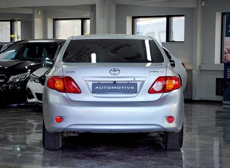 Begagnad Toyota Corolla 124 HK (91 kW) 2008 Silver Sedan