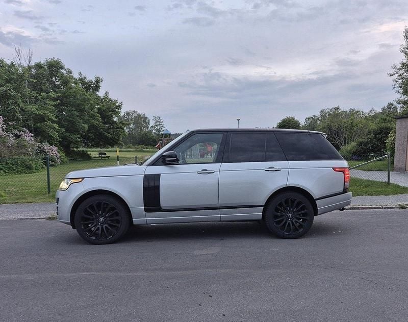 Grå Begagnad 2014 Land Rover Range Rover Autobiography SUV | 325 000 kr - Bild 1/4