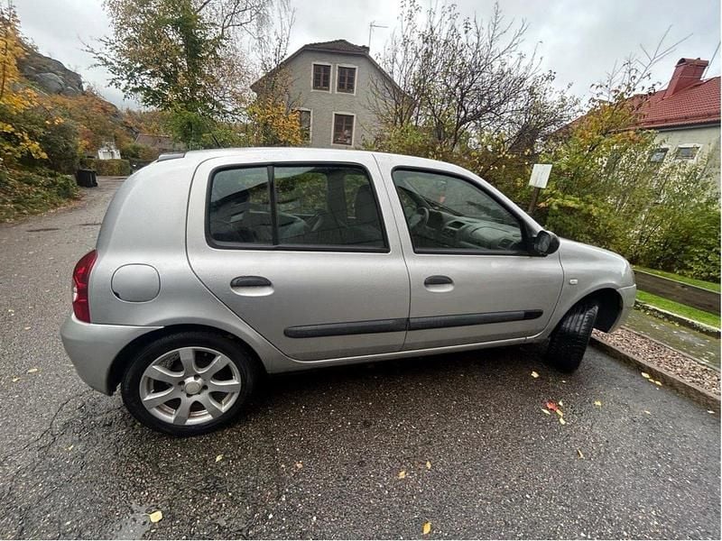 Grå Begagnad 2007 Renault Clio R.S. Halvkombi | 14 000 kr (Superpris) - Bild 1/4