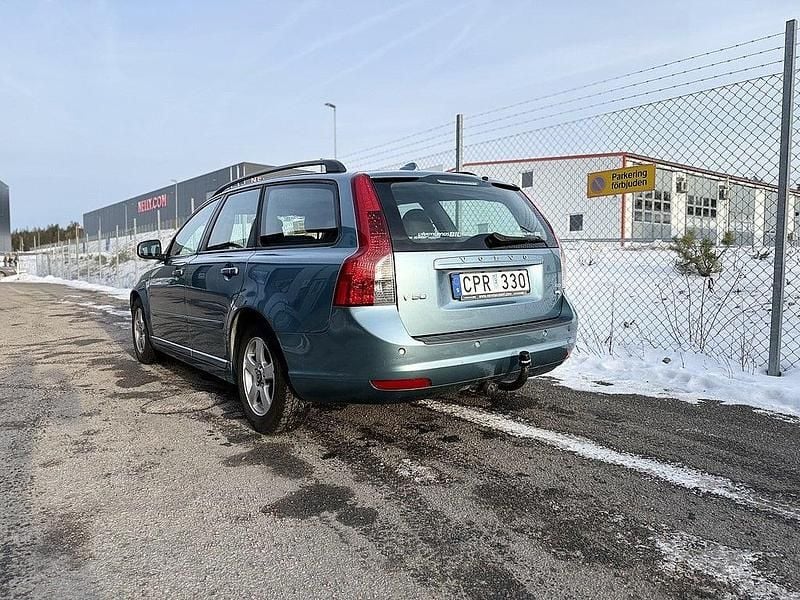Begagnad Volvo V50 Momentum 109 HK (80 kW) 2009 Blå Kombi