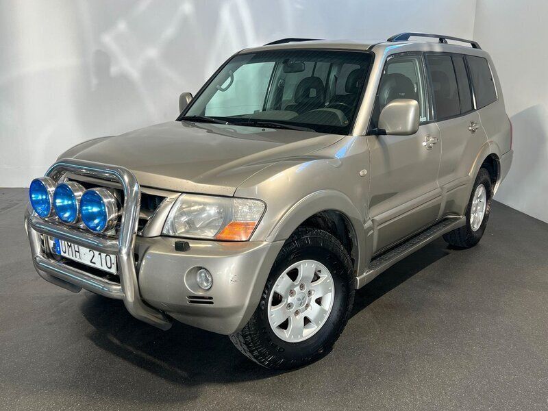 Silver Begagnad 2004 Mitsubishi Pajero SUV | 59 900 kr (Dyr) - Bild 1/4
