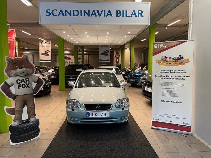 Ljusblå Begagnad 2003 Hyundai Accent Halvkombi | 49 900 kr - Bild 1/4