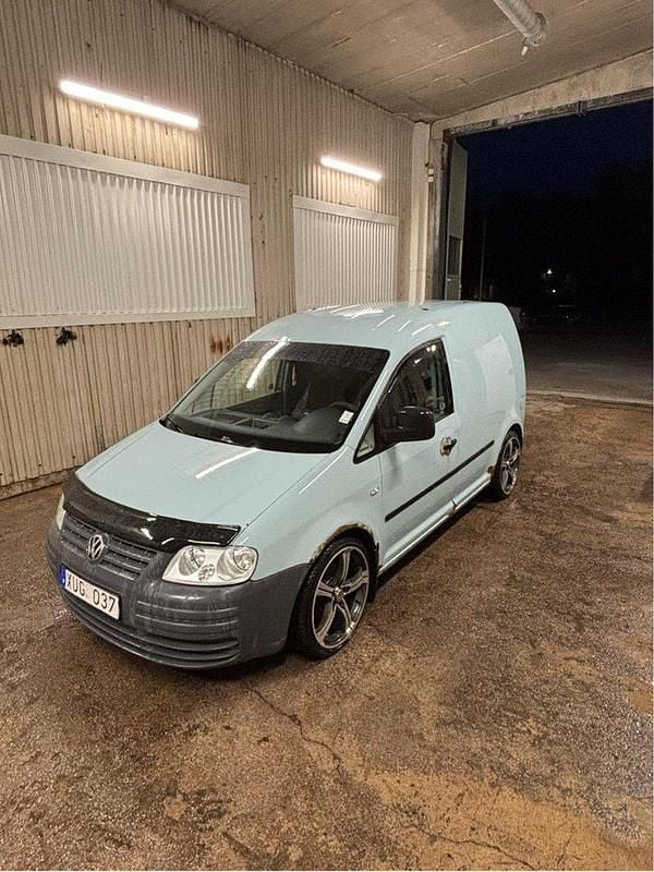 Blå Begagnad 2006 VW Caddy Minibuss | 30 000 kr (Marknadspris) - Bild 1/4