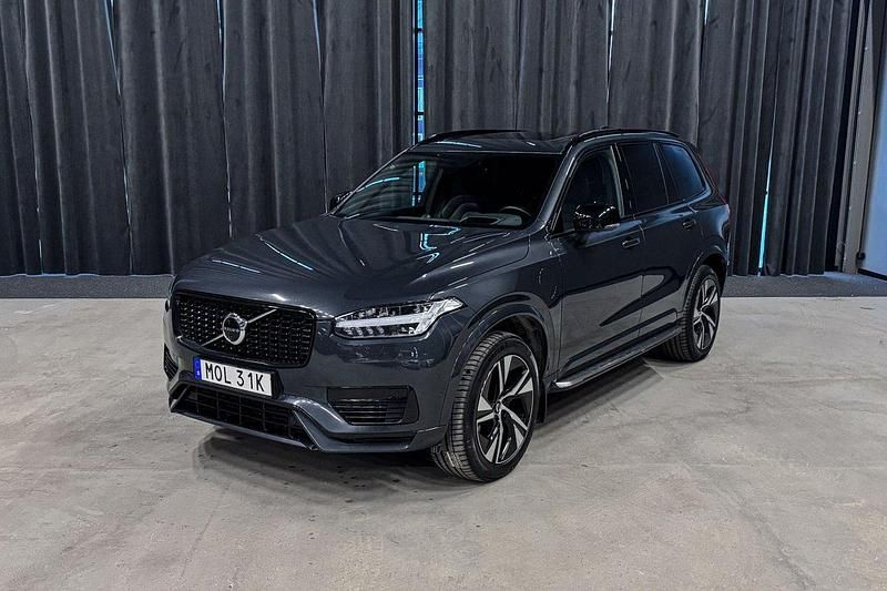 Grå Begagnad 2021 Volvo XC90 R-Design SUV | 529 900 kr (Marknadspris) - Bild 1/4