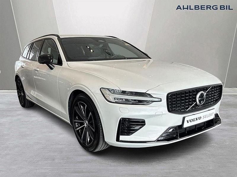 Vit Begagnad 2025 Volvo V60 Plus Kombi | 499 500 kr (Marknadspris) - Bild 1/4