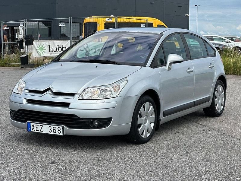Silver Begagnad 2006 Citroën C4 Halvkombi | 24 500 kr (Marknadspris) - Bild 1/4