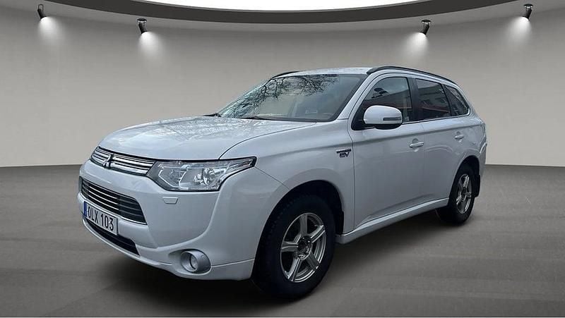 Begagnad Mitsubishi Outlander P-HEV 121 HK (88 kW) 2013 Vit SUV