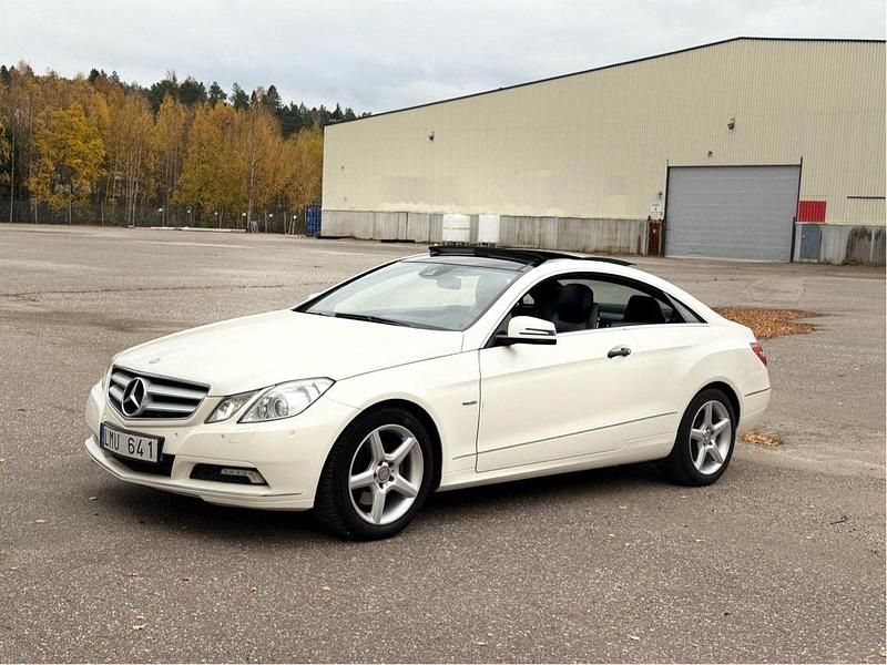 Vit Begagnad 2011 Mercedes E250 Sportkupé | 115 000 kr (Marknadspris) - Bild 1/4