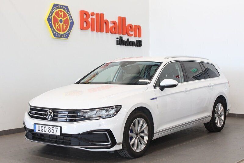 Vit Begagnad 2021 VW Passat GTE Kombi | 209 000 kr (Superpris) - Bild 1/4
