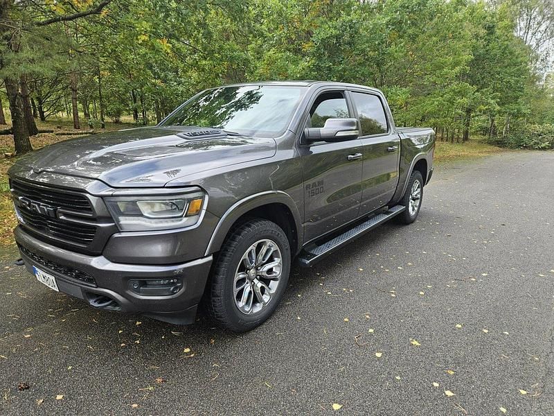 Grå Begagnad 2019 Dodge Ram Pickup | 425 000 kr (Dyr) - Bild 1/4