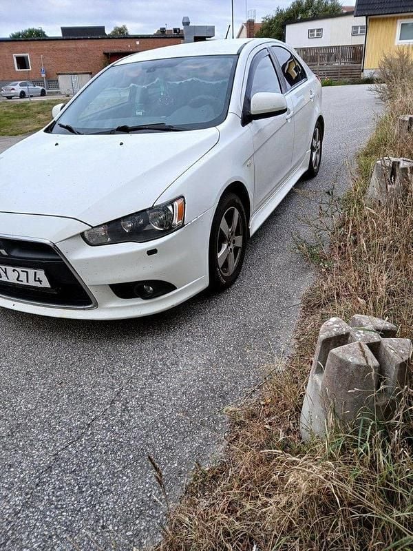 Vit Begagnad 2012 Mitsubishi Lancer Sportback Halvkombi | 13 000 kr (Superpris) - Bild 1/4