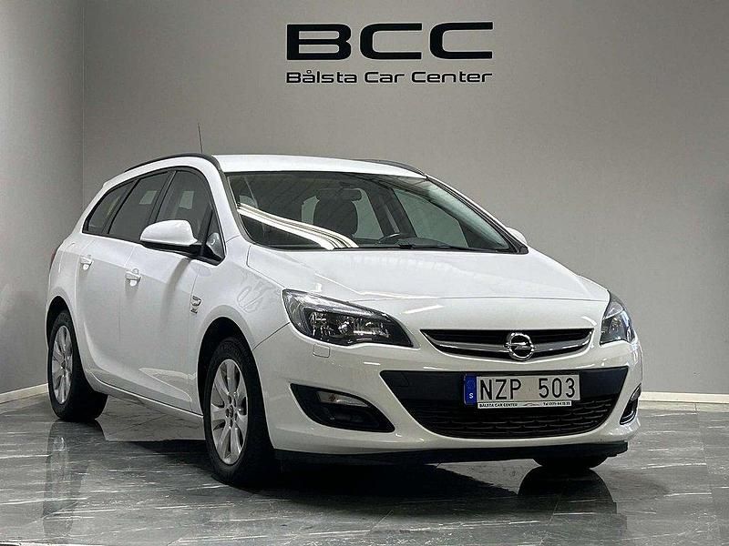 Vit Begagnad 2013 Opel Astra Active Kombi | 74 900 kr (Marknadspris) - Bild 1/3