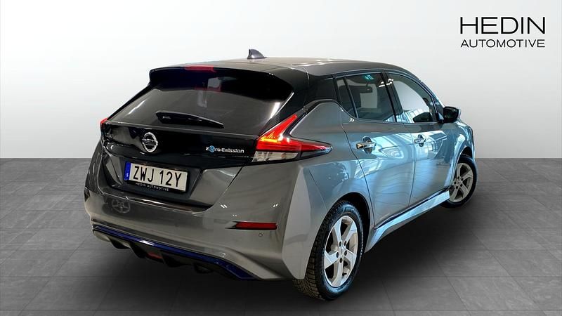 Begagnad Nissan Leaf N-Connecta 110 kW (150 HK) 2022 Svart Halvkombi