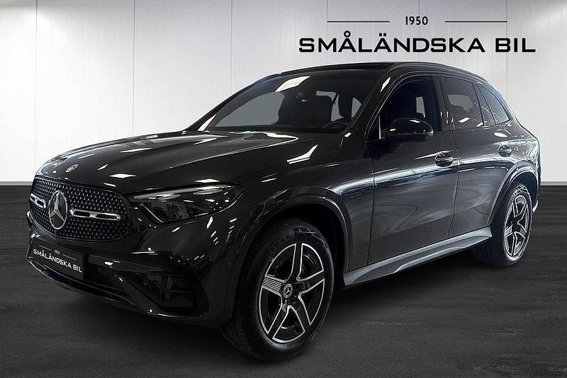 Grå Begagnad 2022 Mercedes GLC300e AMG line SUV | 739 000 kr (Dyr) - Bild 1/4