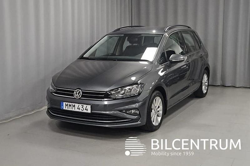 Grå Begagnad 2019 VW Golf VII Comfortline Halvkombi | 144 900 kr (Marknadspris) - Bild 1/4