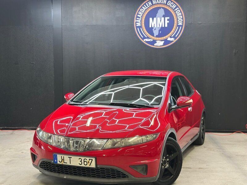 Röd Begagnad 2008 Honda Civic Sport Halvkombi | 49 800 kr (Marknadspris) - Bild 1/4