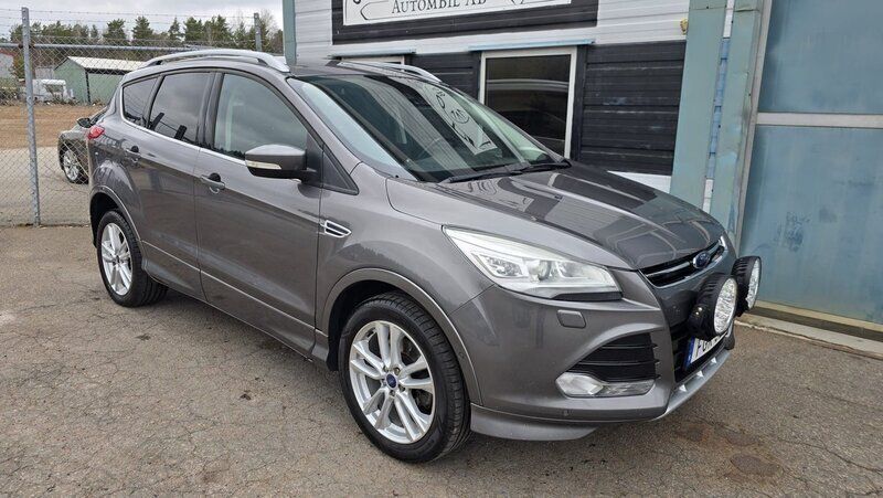 Grå Begagnad 2014 Ford Kuga Titanium X SUV | 109 900 kr (Marknadspris) - Bild 1/4
