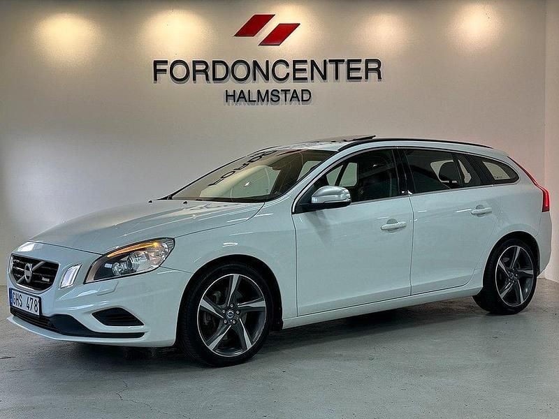 Vit Begagnad 2013 Volvo V60 R-Design Kombi | 134 700 kr (Marknadspris) - Bild 1/4