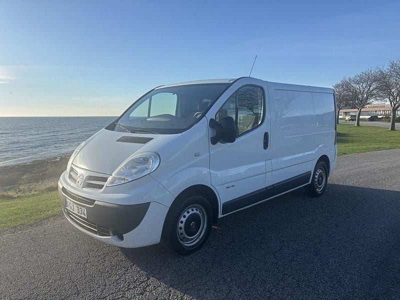 Vit Begagnad 2013 Nissan Primastar Minibuss | 44 500 kr (Marknadspris) - Bild 1/4