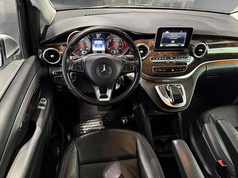 Begagnad Mercedes V250 Avantgarde 190 HK (139 kW) 2016 Silver Minibuss