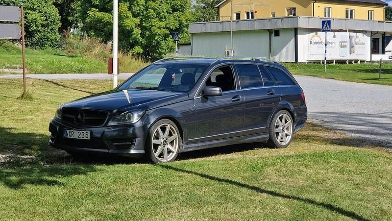 Grå Begagnad 2013 Mercedes C220 Kombi | 115 000 kr (Marknadspris) - Bild 1/4