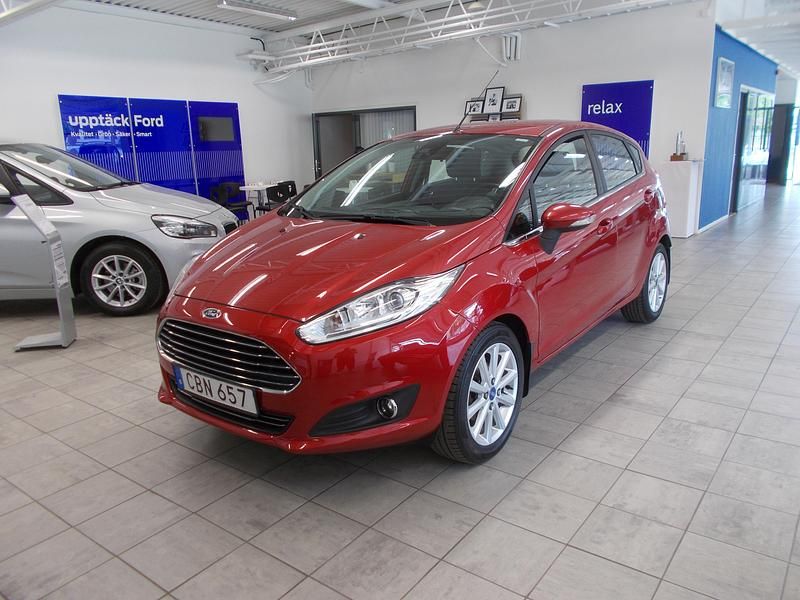 Begagnad Ford Fiesta 2016 Röd