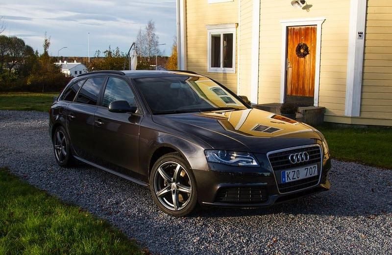 Grå metallic Begagnad 2011 Audi A4 Kombi | 60 000 kr (Marknadspris) - Bild 1/4