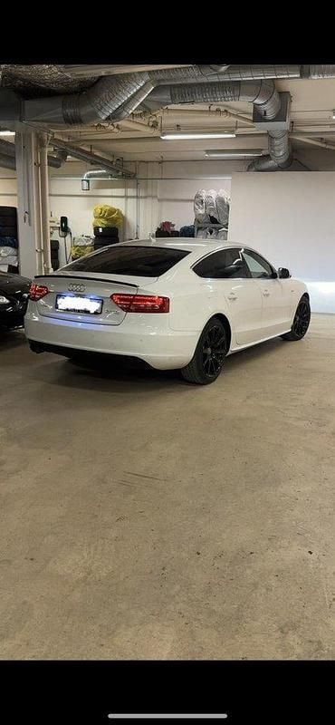 Vit Begagnad 2010 Audi A5 Sportback Comfort Halvkombi | 115 000 kr (Marknadspris) - Bild 1/4