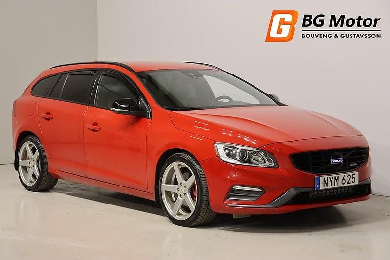 Röd Begagnad 2013 Volvo V60 R-Design Kombi | 134 800 kr (Dyr) - Bild 1/3