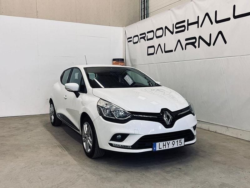 Vit Begagnad 2019 Renault Clio IV Zen Halvkombi | 99 900 kr (Marknadspris) - Bild 1/4