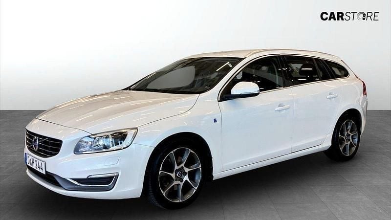 Vit Begagnad 2015 Volvo V60 Ocean Race Kombi | 159 900 kr (Marknadspris) - Bild 1/4